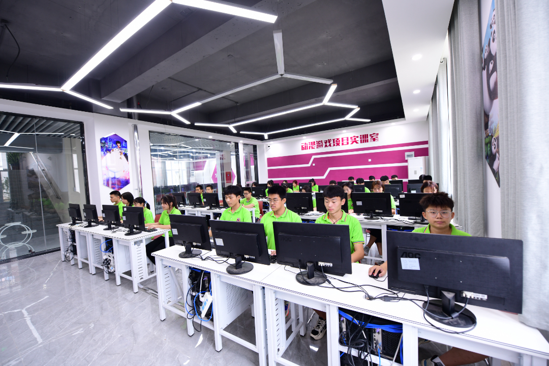 職業教育培養什么人？怎樣培養人？為誰培養人？