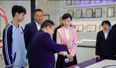 徐倩率隊赴貴陽市新華電腦中等職業學校調研并座談